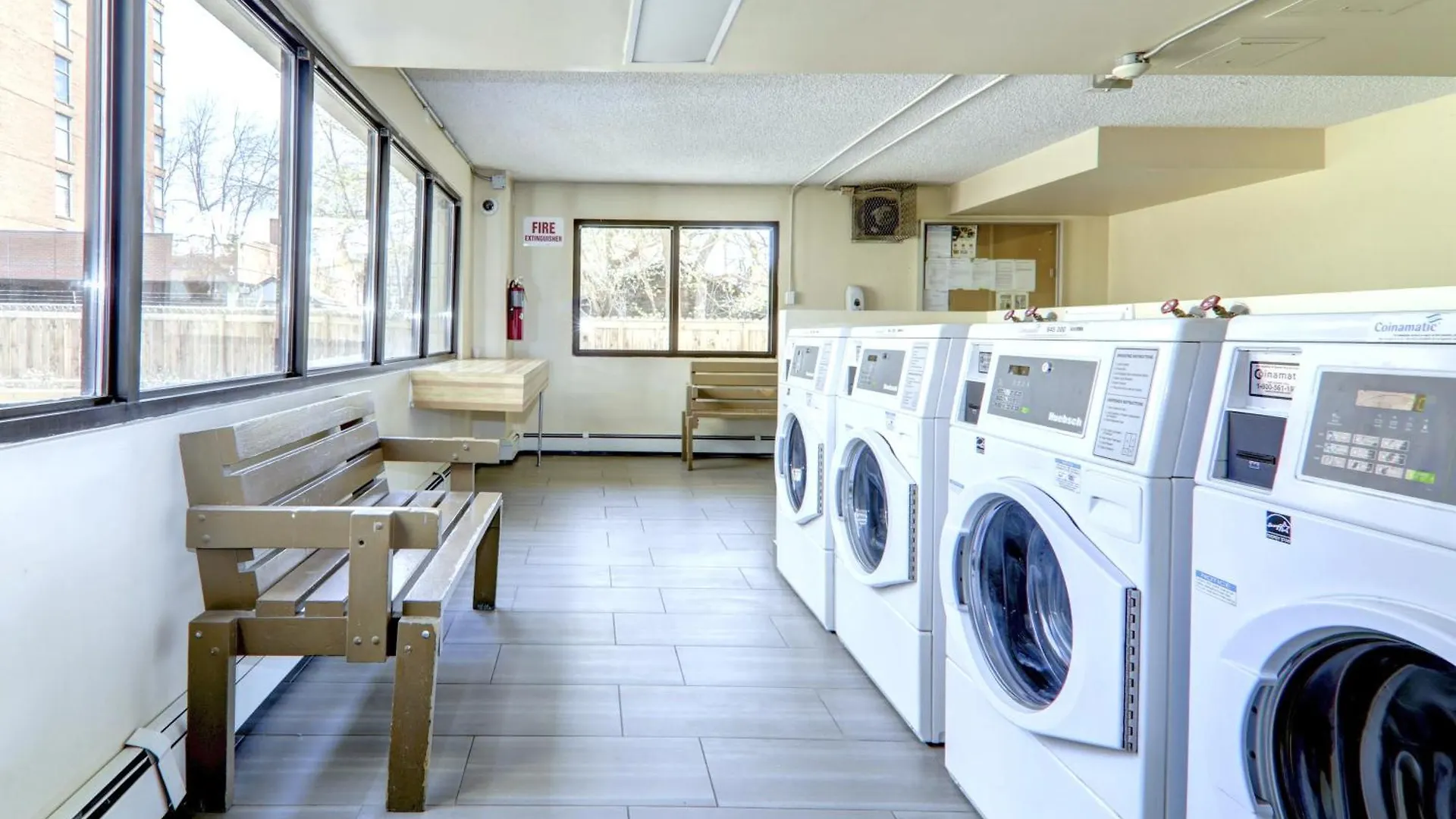 דירה YYC Spacious Top Floor At Stampede W Free Parking And Ac קנדה