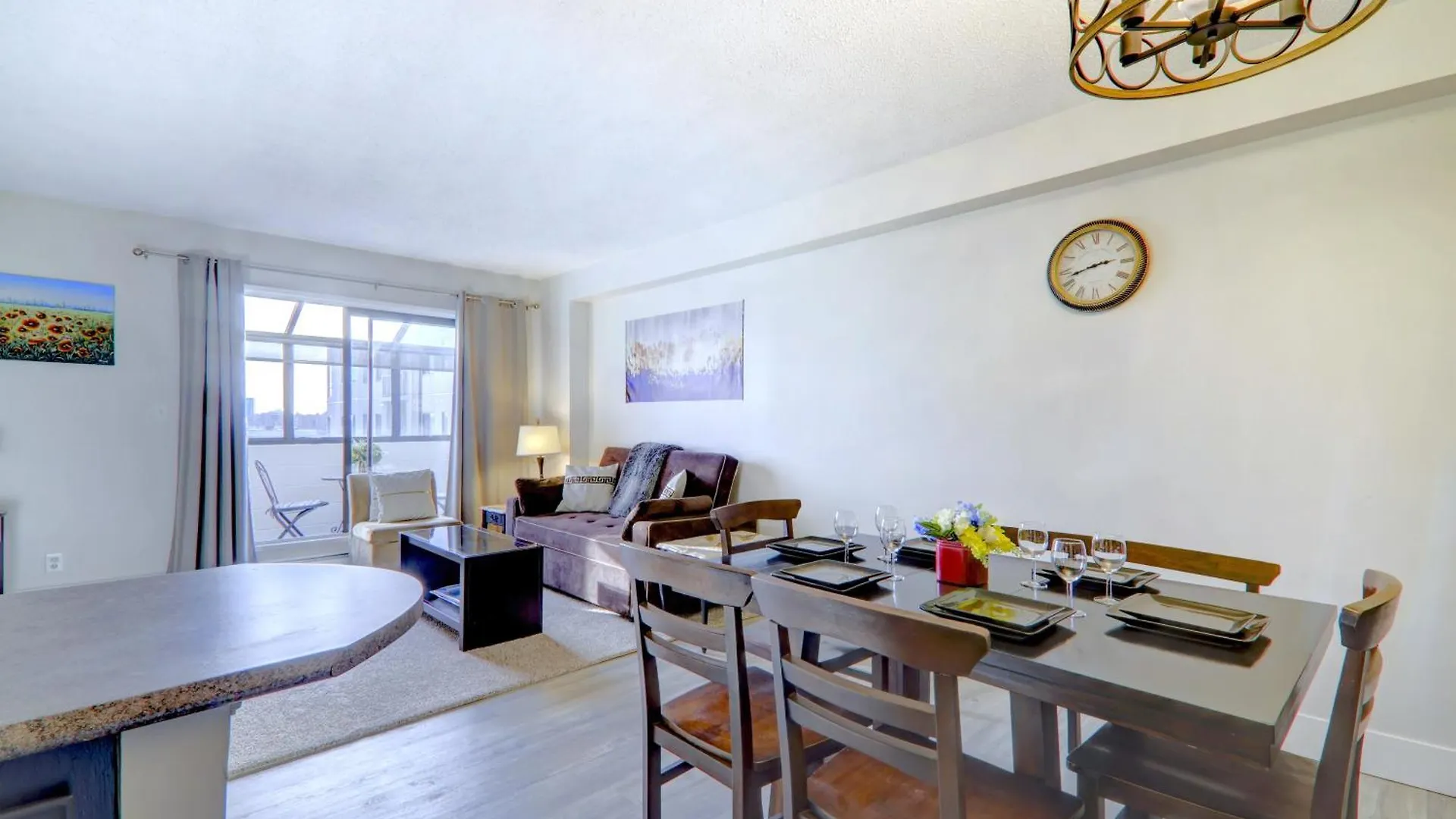 YYC Spacious Top Floor At Stampede W Free Parking And Ac 0*,