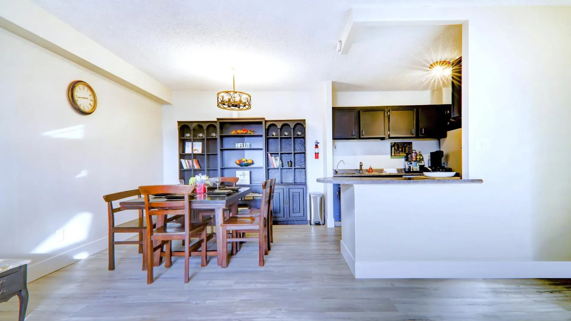 Spacious Top Floor At Stampede W Free Parking And Ac Calgary 0*,  Canada