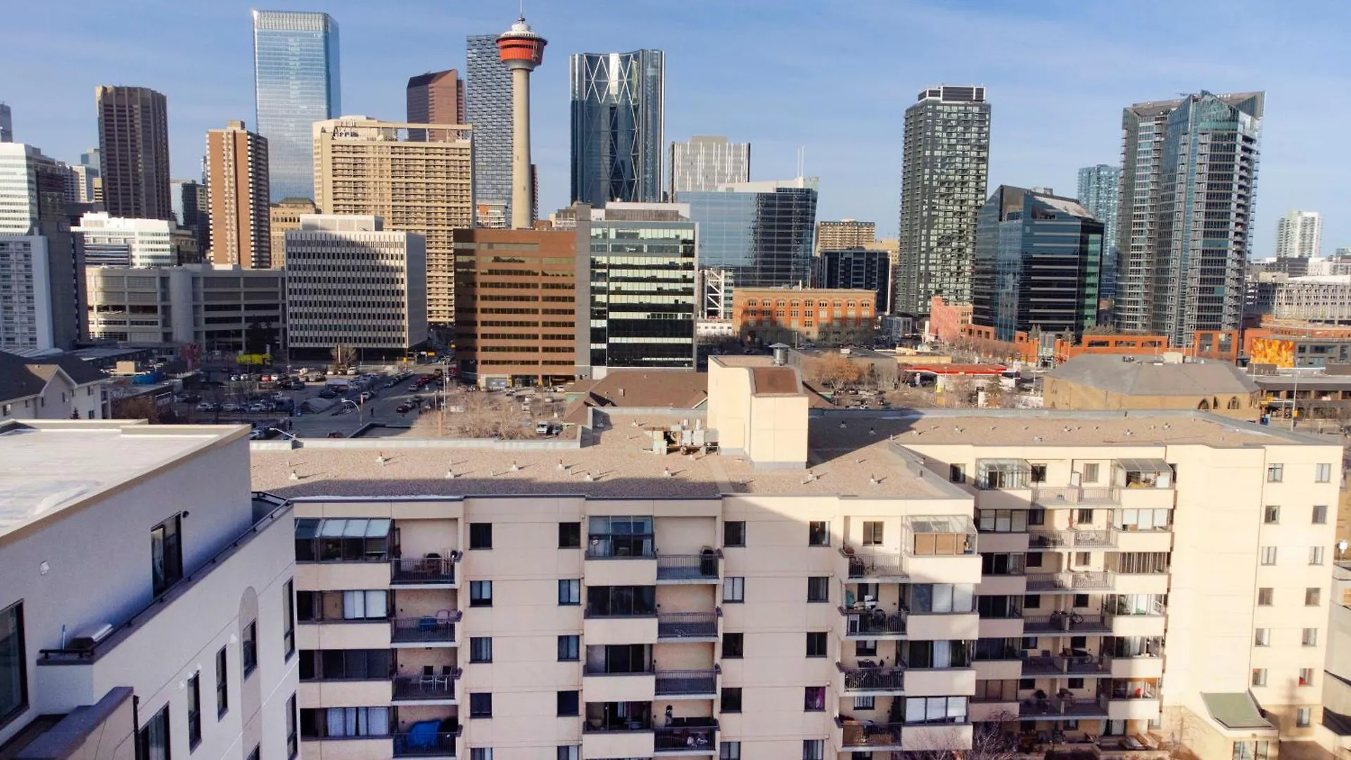 Apartment Spacious Top Floor At Stampede W Free Parking And Ac Calgary