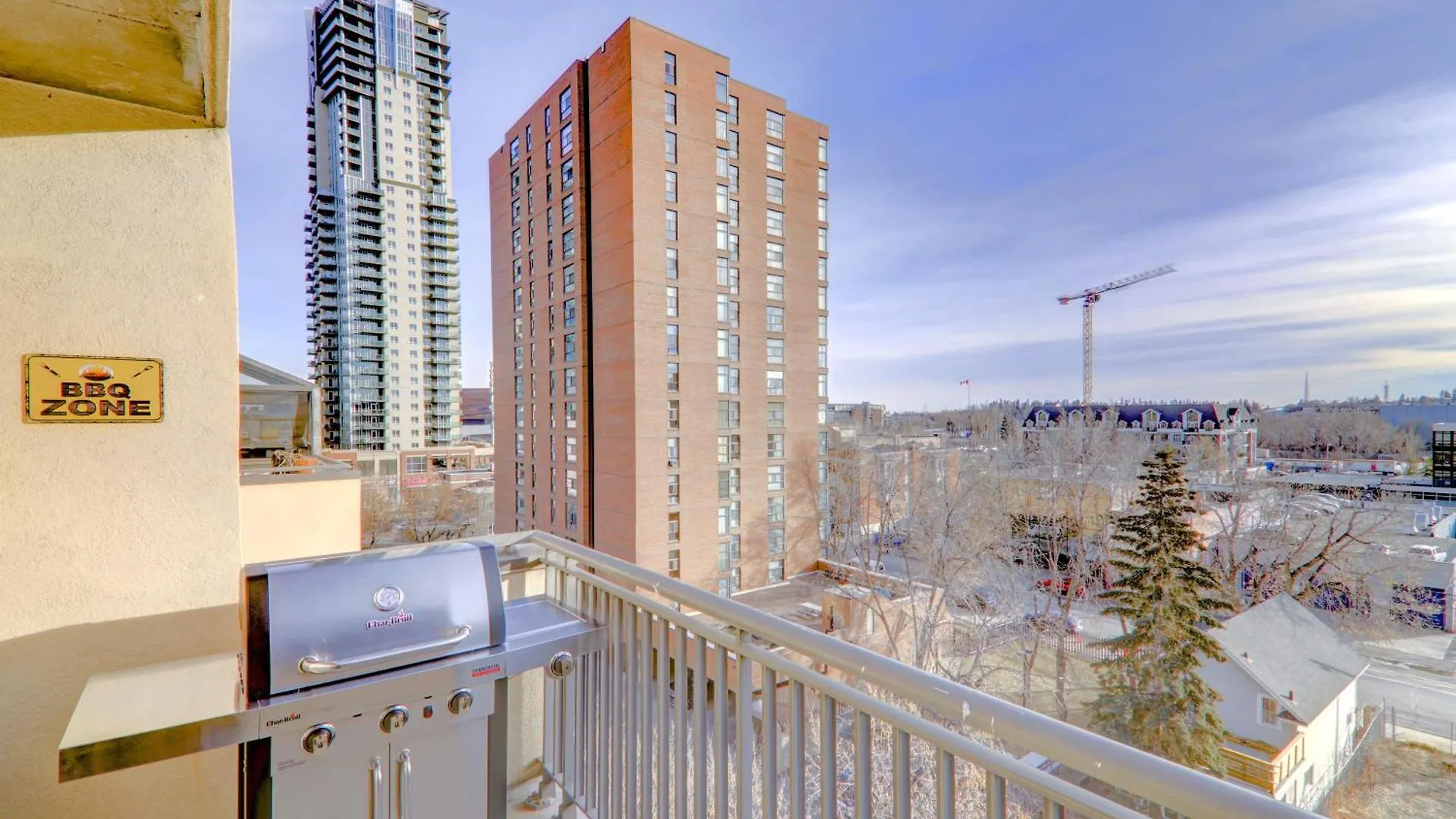 Spacious Top Floor At Stampede W Free Parking And Ac Calgary