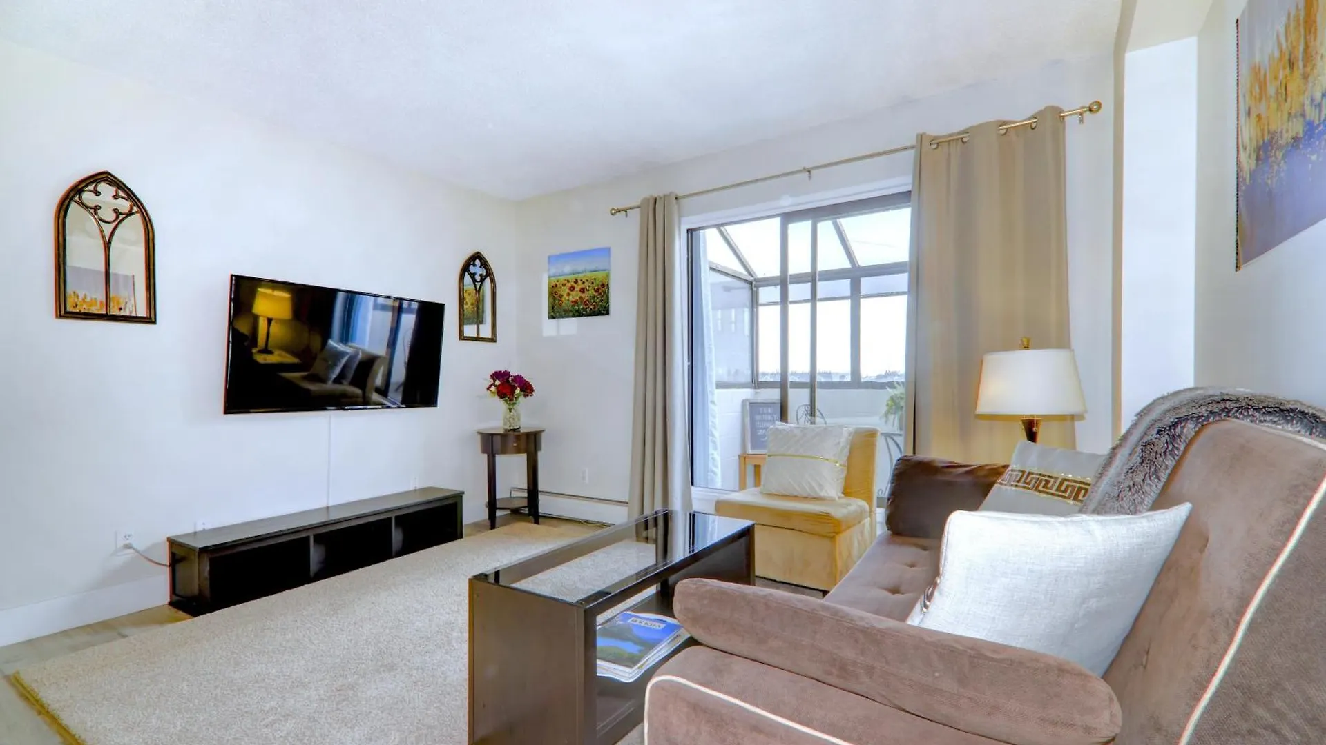 Apartment Spacious Top Floor At Stampede W Free Parking And Ac Calgary